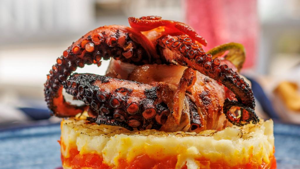 Restaurante 8 al lado de la piscina con deliciosa gastronomia caribeña e internacional