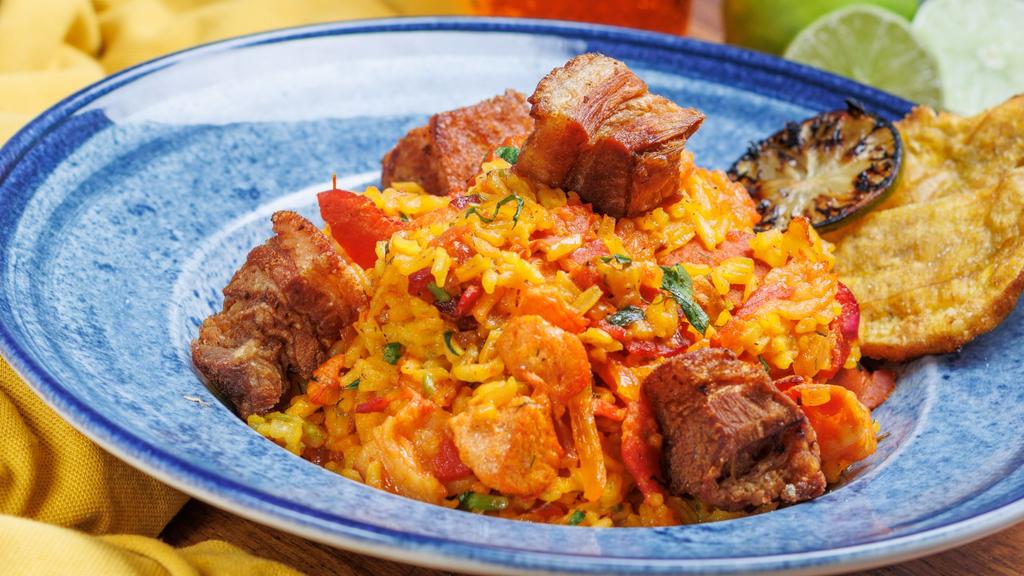 Restaurante 9 al lado de la piscina con deliciosa gastronomia caribeña e internacional