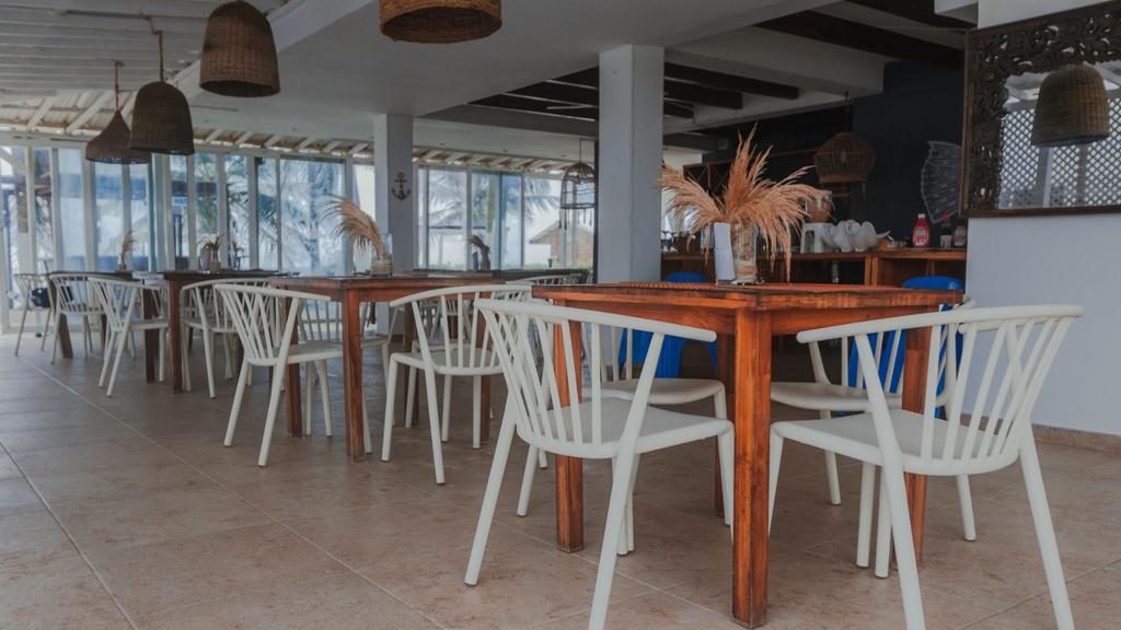 Restaurante 3 al lado de la piscina con deliciosa gastronomia caribeña e internacional