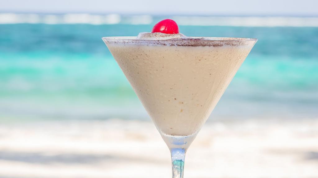 Bar en la playa 4 con ambiente caribeño y deliciosas bebidas